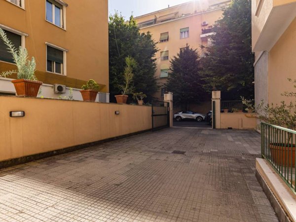 negozio in vendita a Roma in zona Trieste