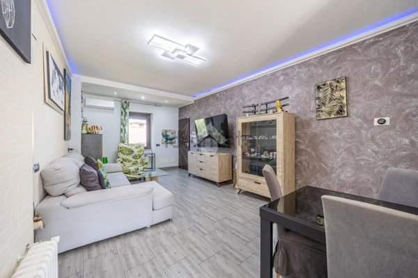 appartamento in vendita a Roma in zona Lunghezza