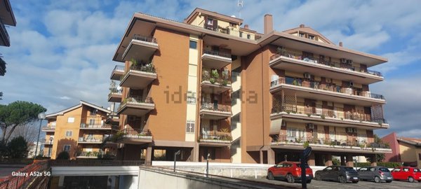 appartamento in vendita a Roma in zona Casal Morena