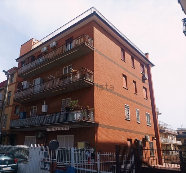 appartamento in vendita a Roma in zona Colle Prenestino