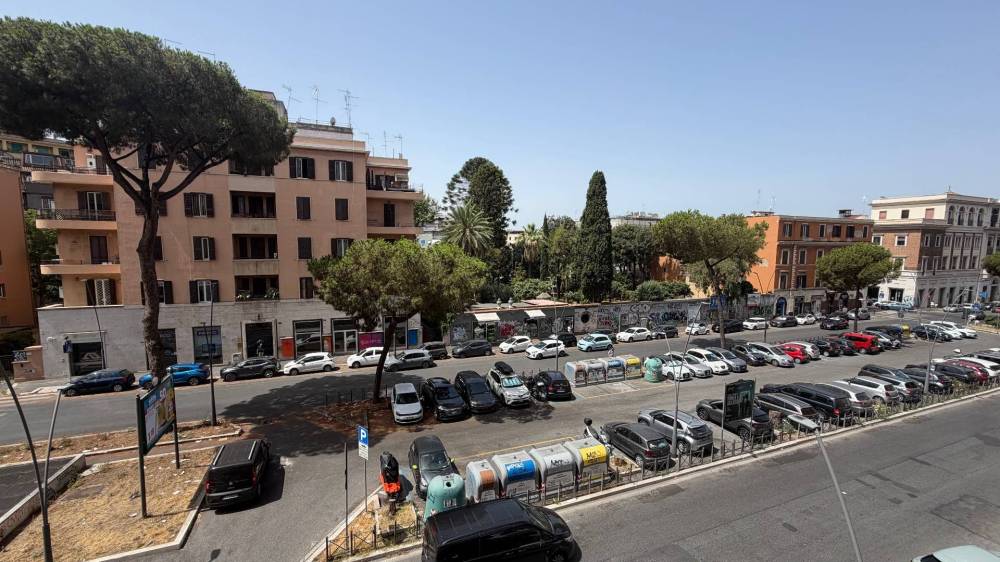 appartamento in vendita a Roma in zona Tuscolano