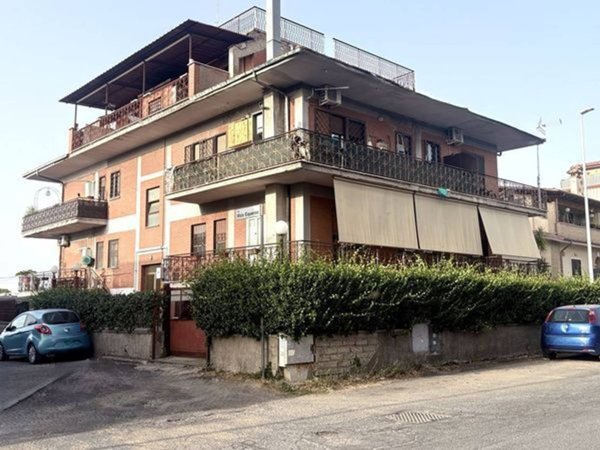 appartamento in vendita a Roma in zona Colle Monfortani