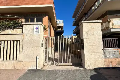 casa indipendente in vendita a Roma in zona Ostia