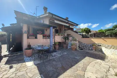 casa indipendente in vendita a Roma in zona Infernetto