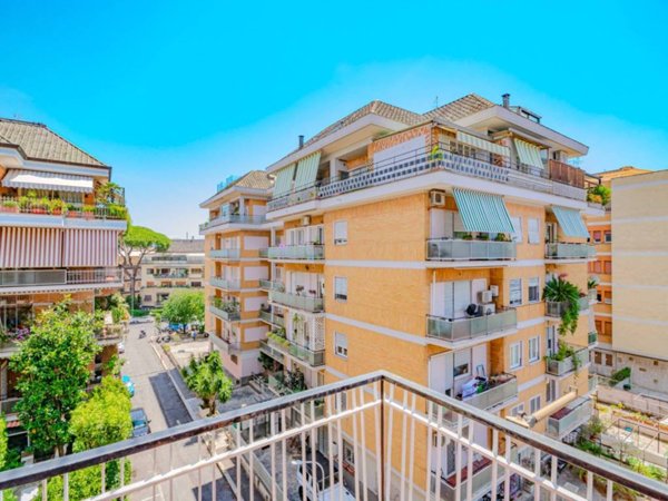 appartamento in vendita a Roma in zona Tor di Quinto