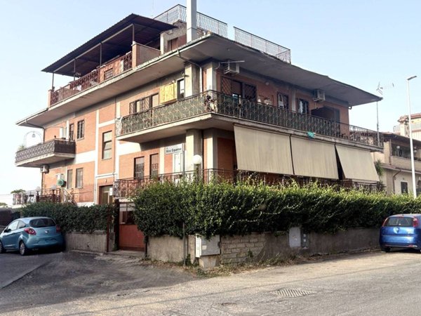 appartamento in vendita a Roma in zona Colle Monfortani