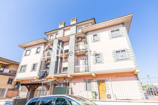appartamento in vendita a Roma in zona Colle Prenestino