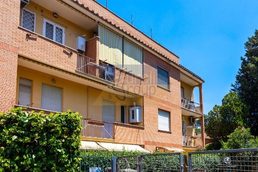 appartamento in vendita a Roma in zona Appio Pignatelli