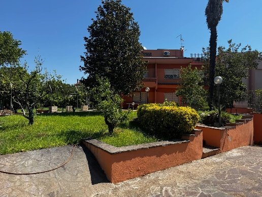casa indipendente in vendita a Roma in zona Infernetto