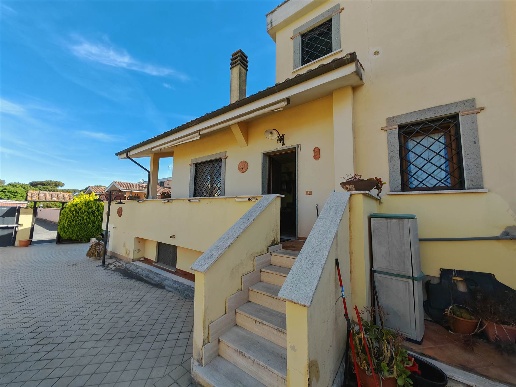 casa indipendente in vendita a Roma in zona Infernetto