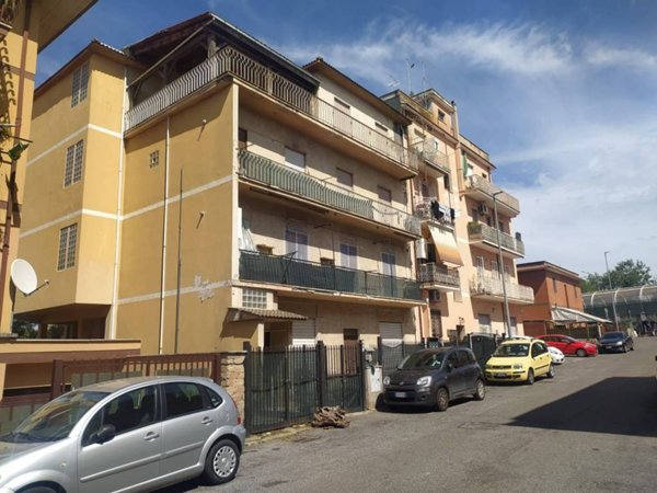 appartamento in vendita a Roma in zona Tor Bella Monaca