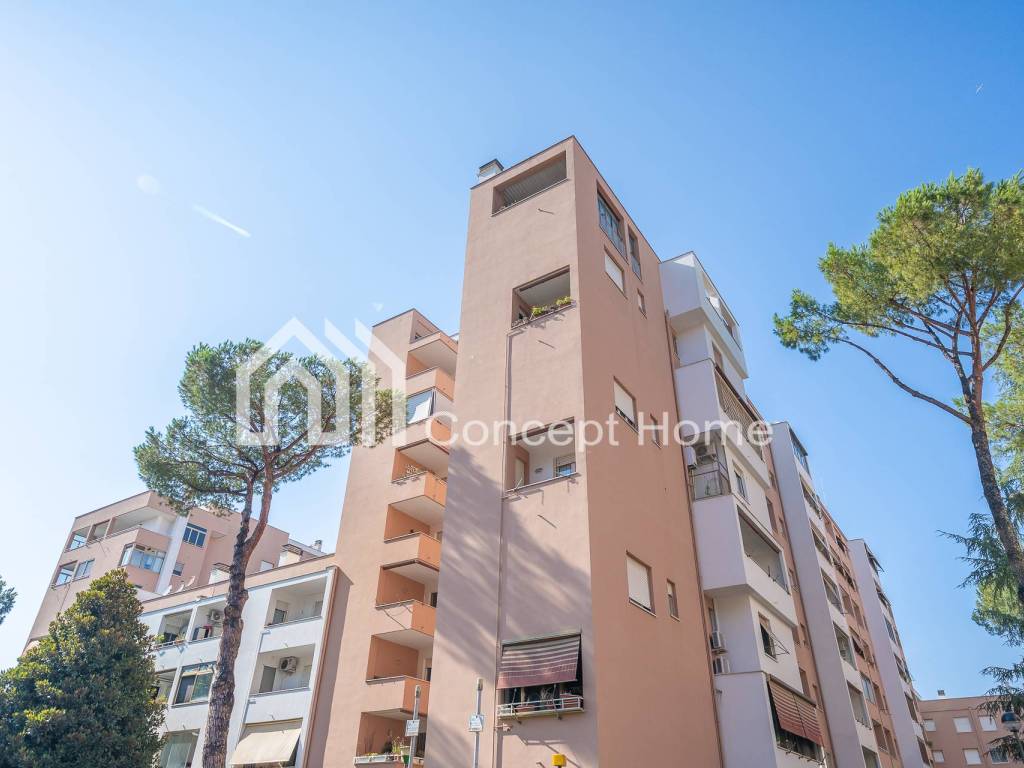 appartamento in vendita a Roma in zona Giuliano Dalmata