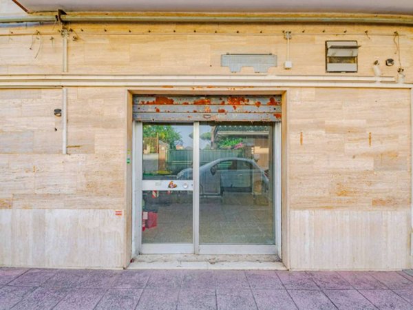 negozio in vendita a Roma in zona Cinquina