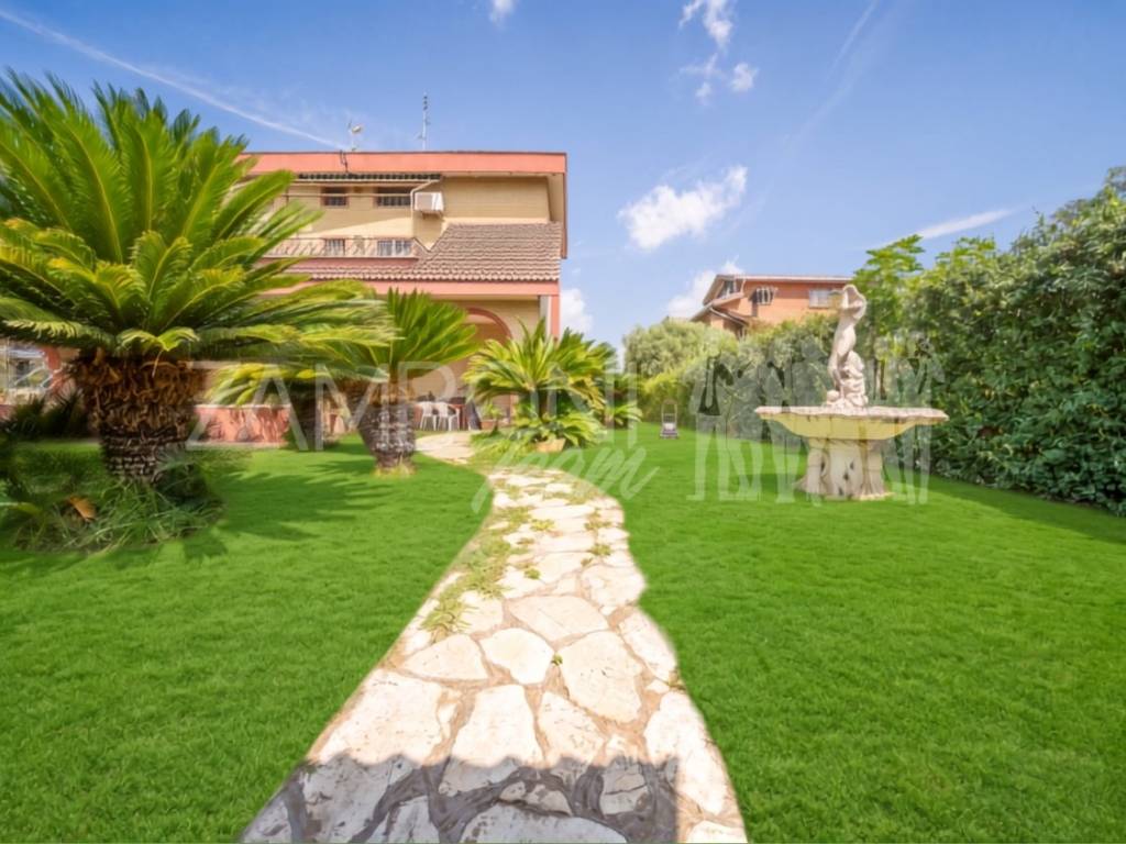 casa indipendente in vendita a Roma in zona Axa