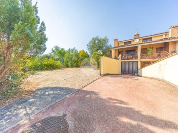 casa indipendente in vendita a Roma in zona Lunghezza