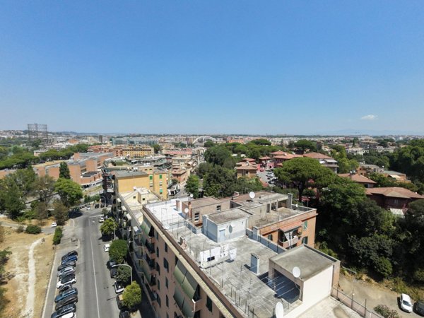 appartamento in vendita a Roma in zona Ostiense