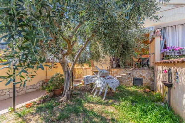 casa indipendente in vendita a Roma in zona Giardini di Corcolle