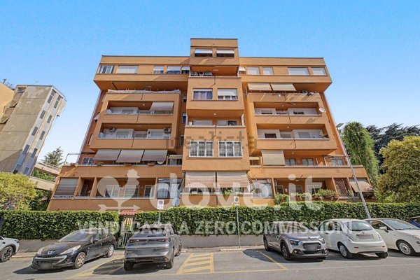 appartamento in vendita a Roma in zona Ardeatino