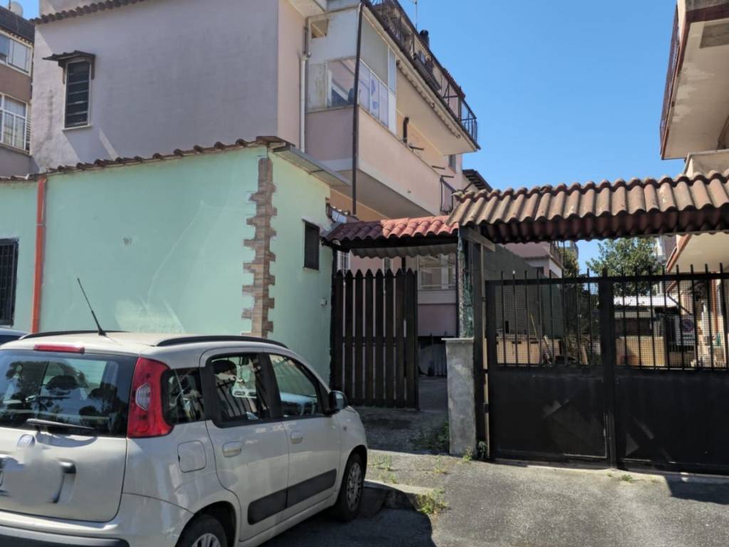 appartamento in vendita a Roma in zona Torre Maura