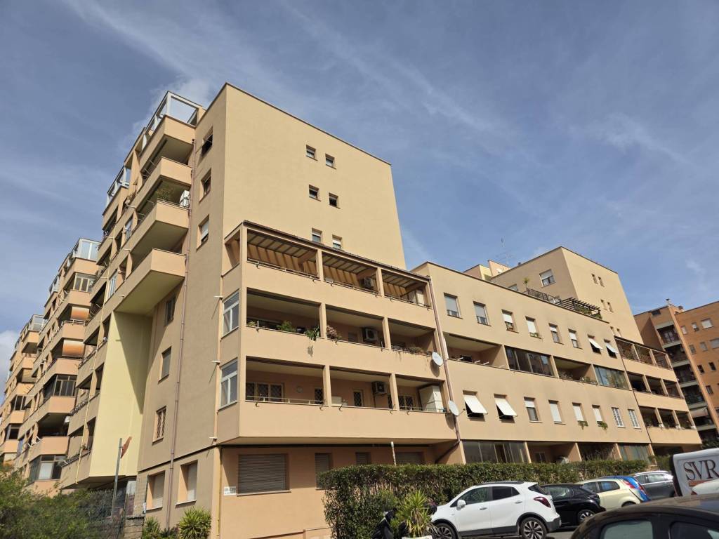 appartamento in vendita a Roma in zona Giuliano Dalmata