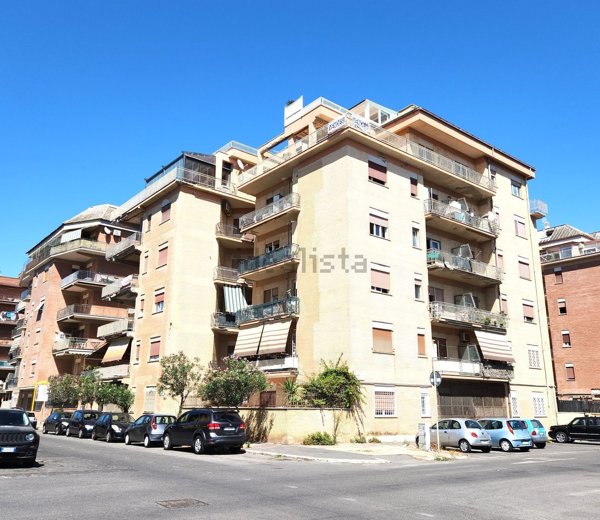 appartamento in vendita a Roma in zona Ostia