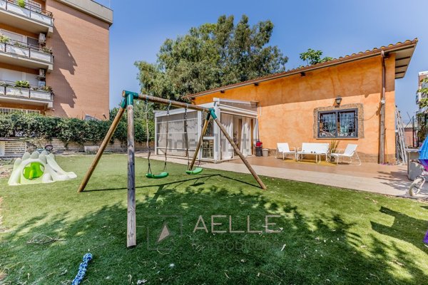 casa indipendente in vendita a Roma in zona Acilia