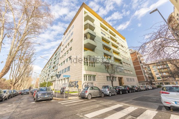 appartamento in vendita a Roma in zona Ardeatino