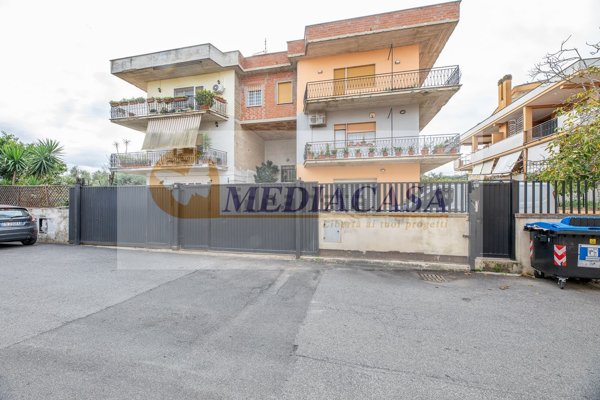 appartamento in vendita a Roma in zona Torrione Cerquetta