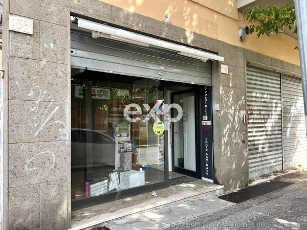locale commerciale in vendita a Roma in zona Portuense