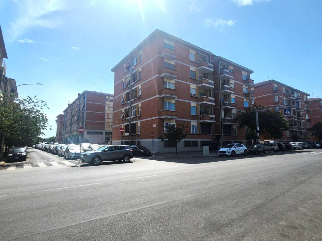 appartamento in vendita a Roma in zona Ostiense