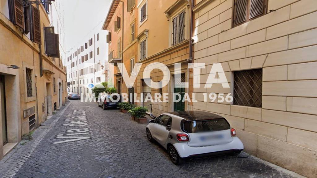 appartamento in vendita a Roma in zona Trevi-Colonna