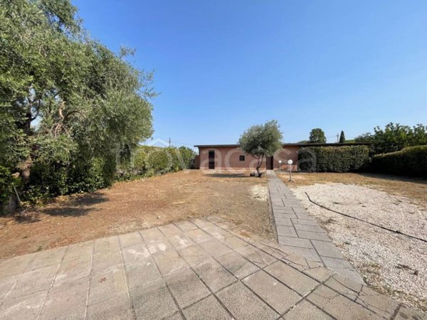 negozio in vendita a Roma in zona Casal Morena