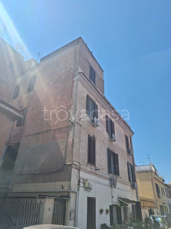 appartamento in vendita a Roma in zona Prenestino-Labicano
