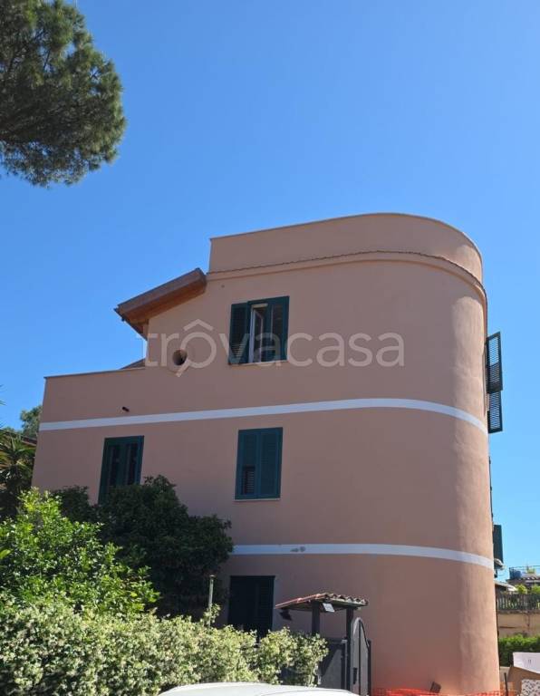 appartamento in vendita a Roma in zona Appio Pignatelli