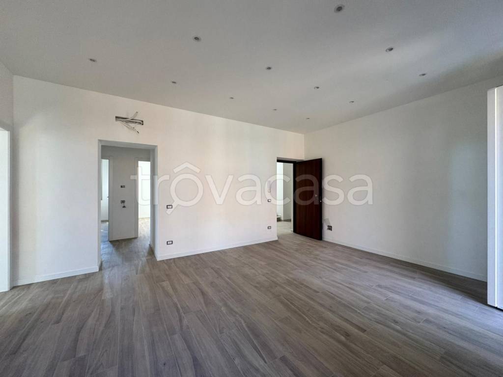 appartamento in vendita a Roma in zona Appio Pignatelli