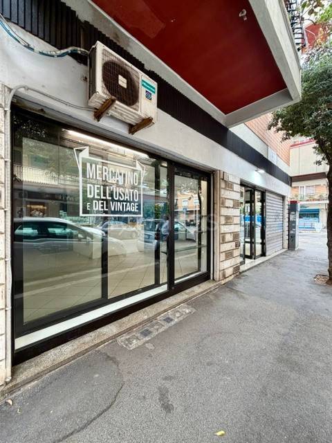negozio in vendita a Roma in zona Ostia