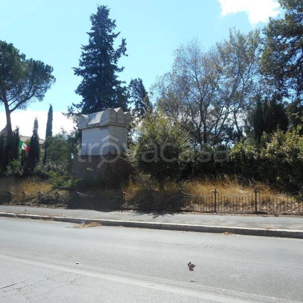 appartamento in vendita a Roma in zona Tomba di Nerone