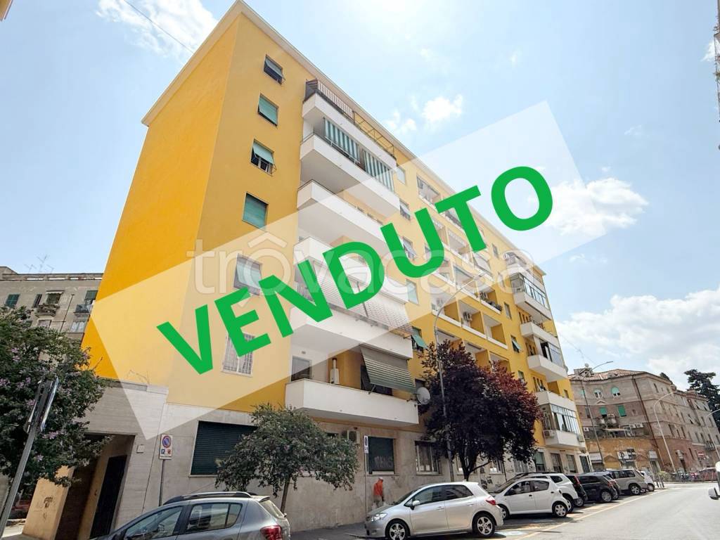 appartamento in vendita a Roma in zona Ostiense