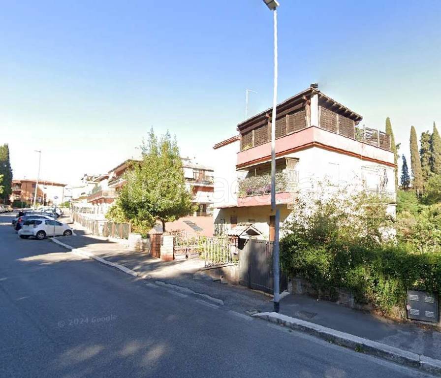 appartamento in vendita a Roma in zona Tomba di Nerone