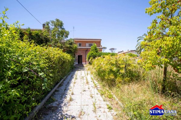 casa indipendente in vendita a Roma in zona Infernetto