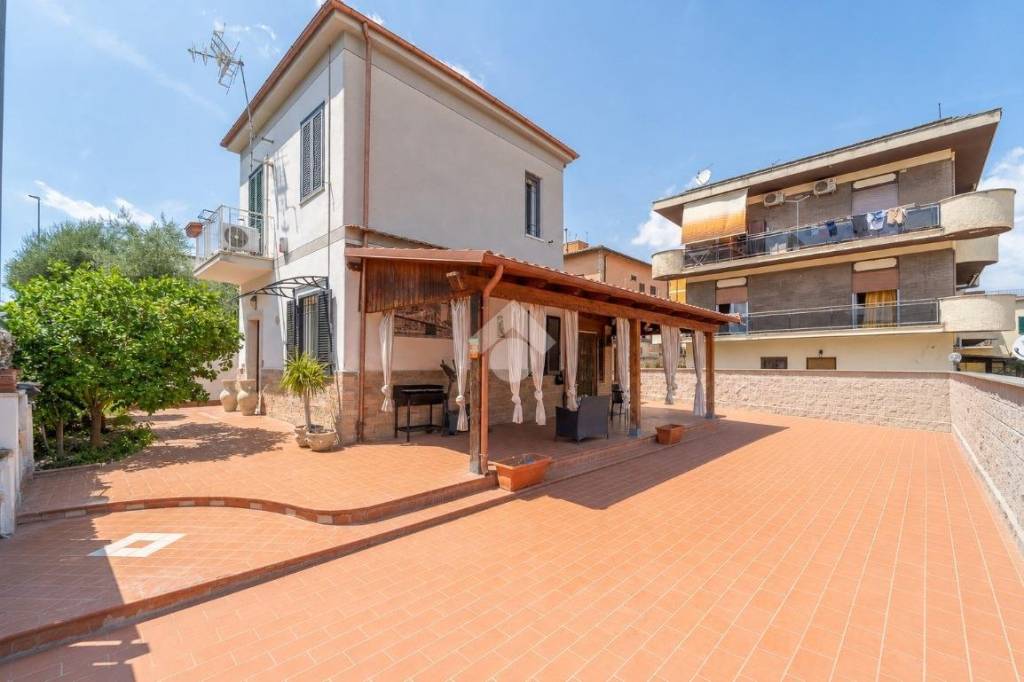 casa indipendente in vendita a Roma in zona Torre Maura