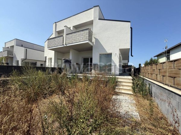 casa indipendente in vendita a Roma in zona Infernetto