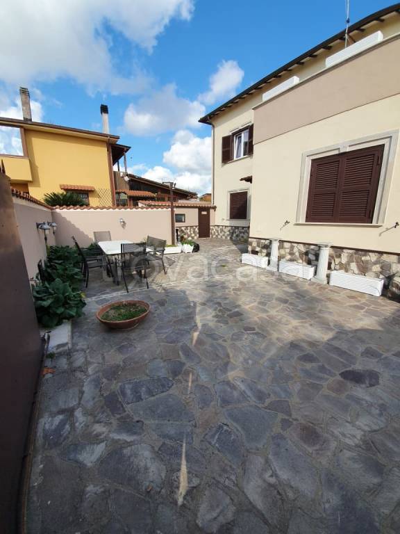 casa indipendente in vendita a Roma in zona Osteria Nuova