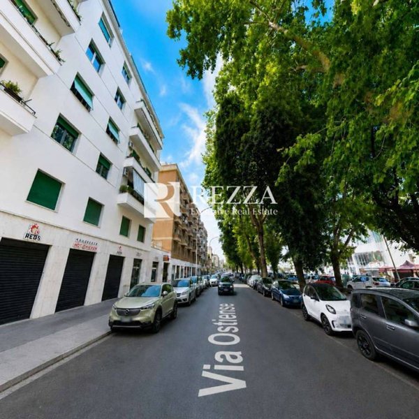 appartamento in vendita a Roma in zona Ostiense