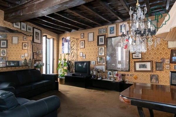appartamento in vendita a Roma in zona Trevi-Colonna