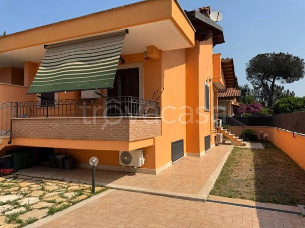 casa indipendente in vendita a Roma in zona Infernetto