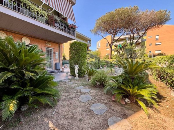 appartamento in vendita a Roma in zona Axa