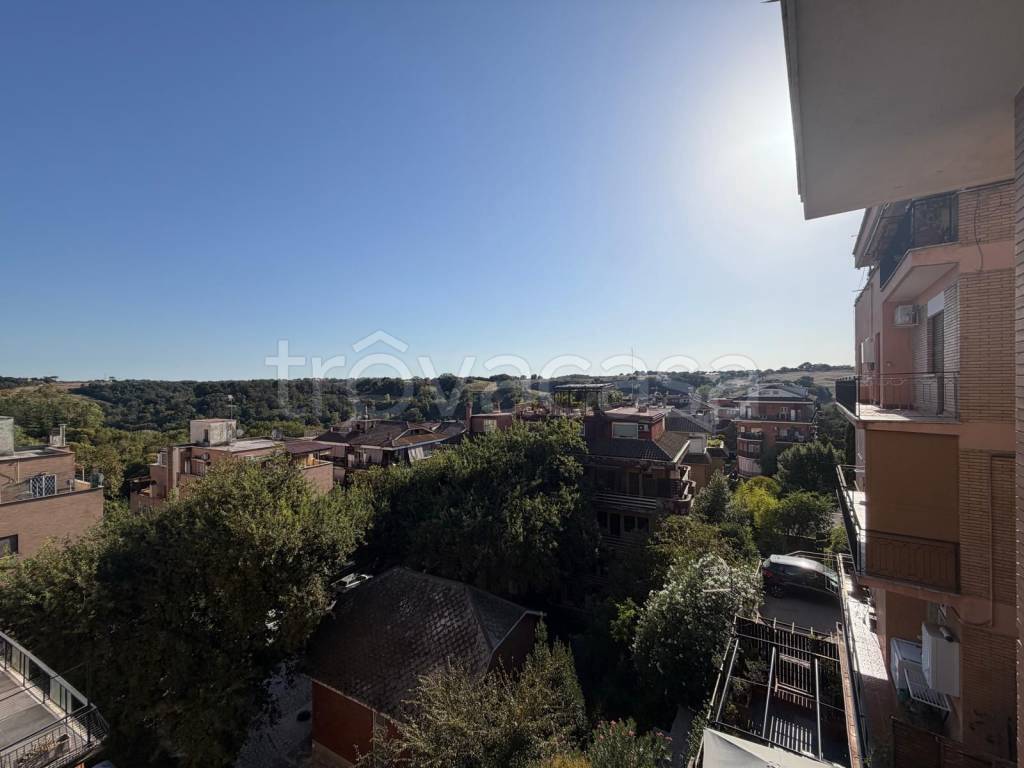 appartamento in vendita a Roma in zona Tomba di Nerone