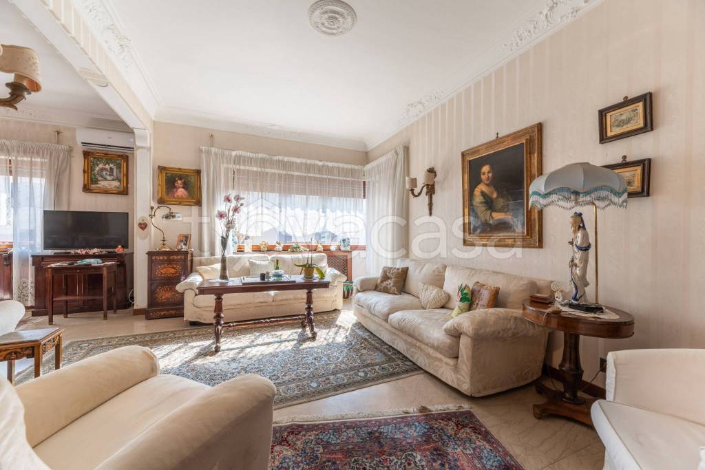 appartamento in vendita a Roma in zona Appio Latino