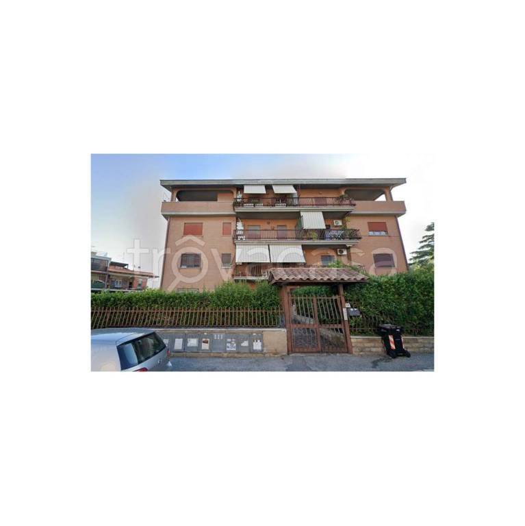 appartamento in vendita a Roma in zona Finocchio